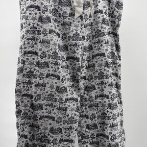 PINK Victoria's Secret Black and White Pajama Pants, Size L‎
